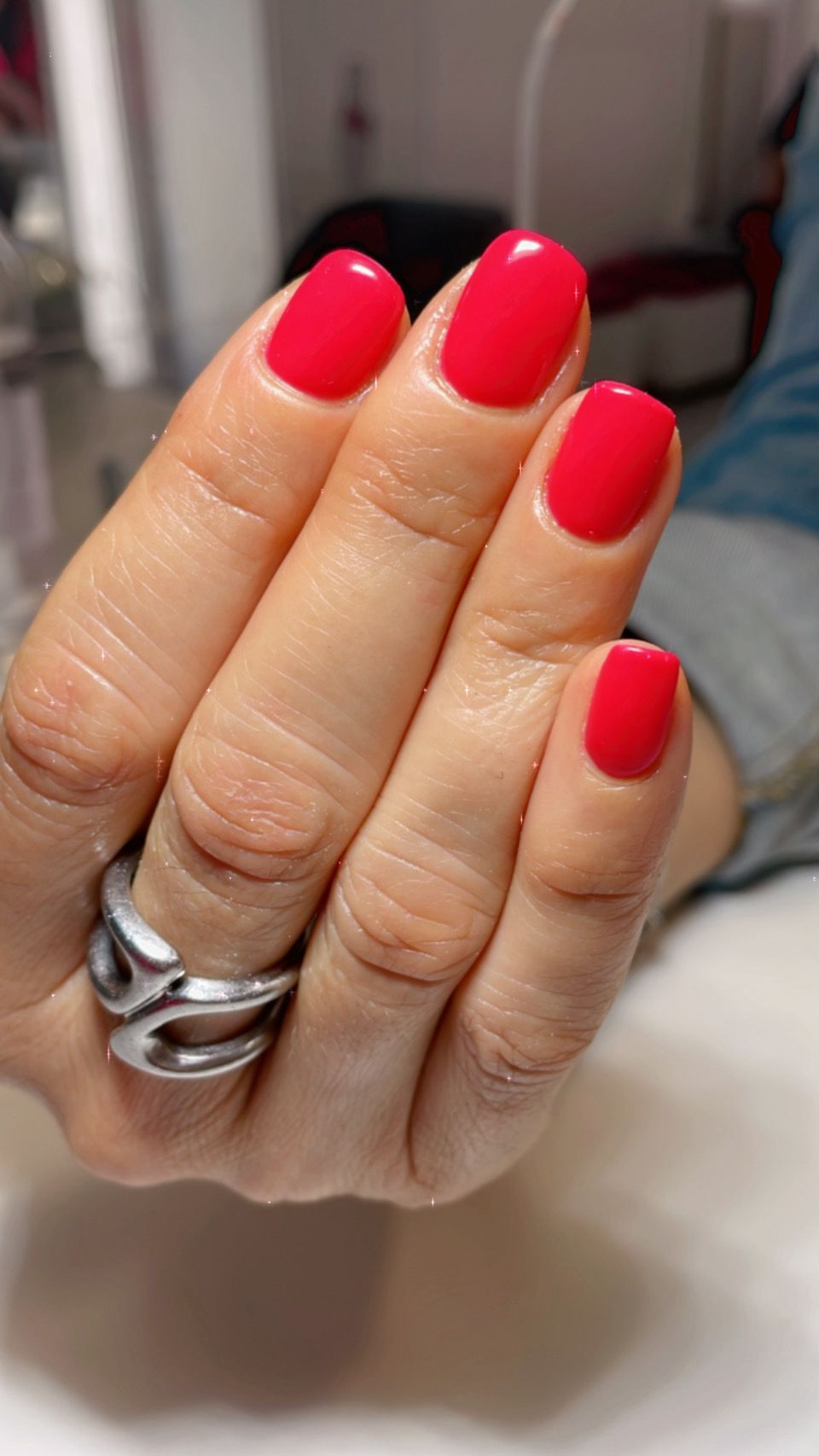 Semipermanente rojo corto Nailsnhoa Beauty Barcelona
