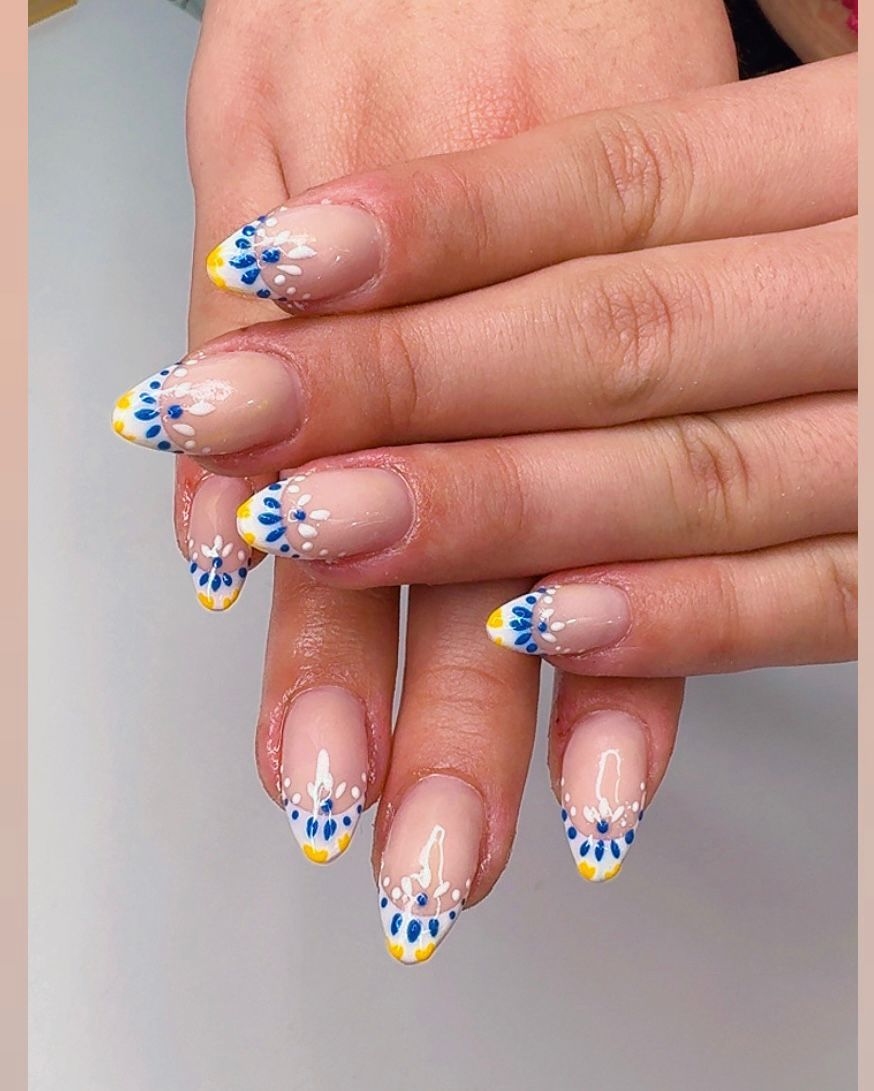 French nail art estilo azulejo azul y amarillo Nailsnhoa Beauty